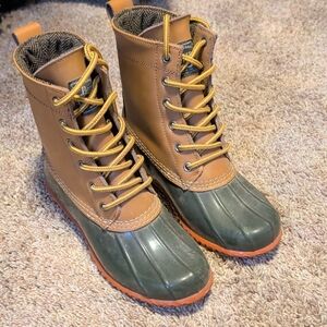 Bass Tan and Green Winter Boots
